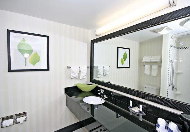Fairfield Inn & Suites Уайтевилл Экстерьер фото