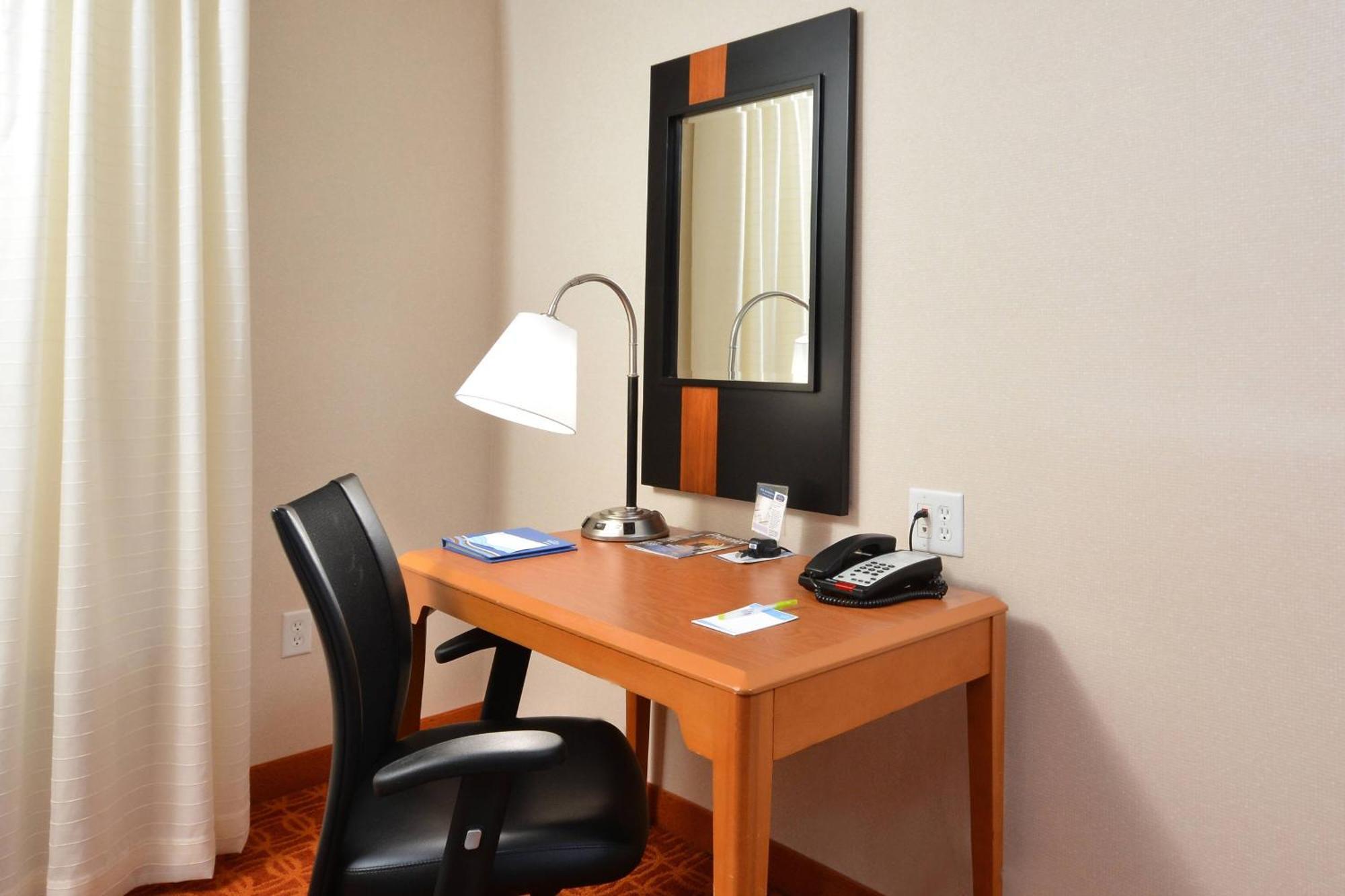 Fairfield Inn & Suites Уайтевилл Экстерьер фото